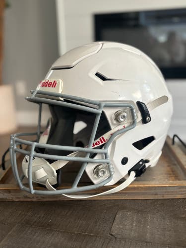 White Youth Large Riddell SpeedFlex Helmet