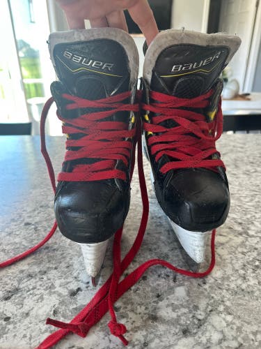 2016 Bauer Supreme 1S Hockey Skates Regular Width Size 1 (Used)