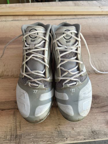 White Men's Size M 11.5 (W 12.5) Youth Warrior Burn 7.0 Mid Top Molded Cleats (Used)