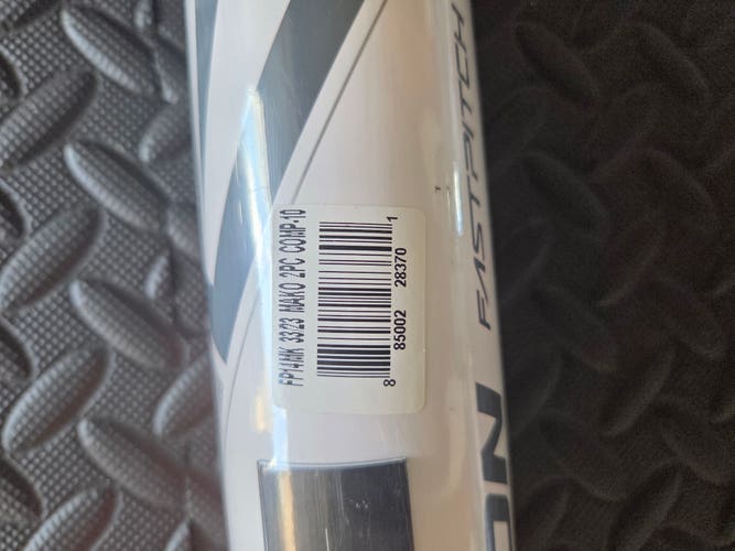 Rare "HOT" 2015 Easton Mako Fastpitch Bat