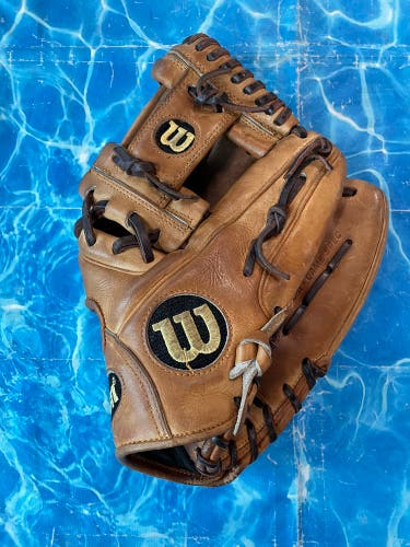 Wilson A2000 RH Infield Baseball Glove 11.5" (Used)