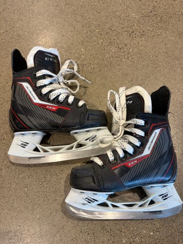 Youth CCM JetSpeed 250 Hockey Skates Regular Width 10 (Used)