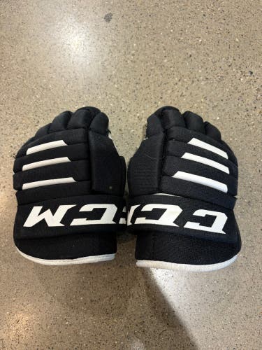 Black Youth CCM Tacks 4 Roll Gloves 9" (Used)