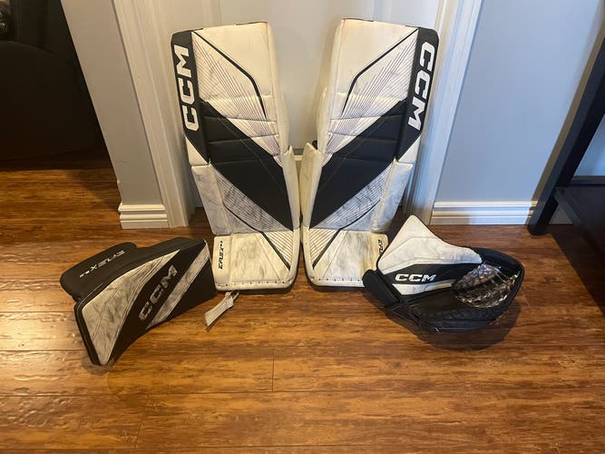 30" 2025 CCM EFlex 6.9 Regular Goalie Full Set (Used)