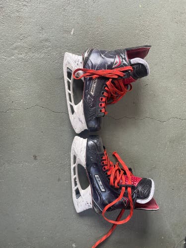 Bauer Vapor Hockey Skates Size 3.5 (Used)