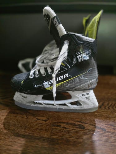 Bauer Vapor Hockey Skates Extra Wide Width Size 3.5 (Used)