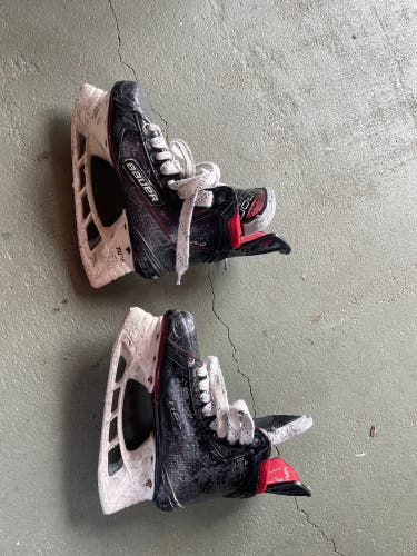 Bauer Vapor X Hockey Skates Size 2 (Used)