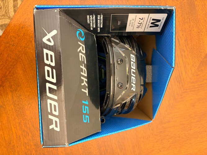 Medium Bauer Re-Akt 155 Helmet (Used)