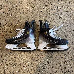 Bauer Vapor Hyperlite 2 Hockey Skates Pro Stock 7.75 (Used)