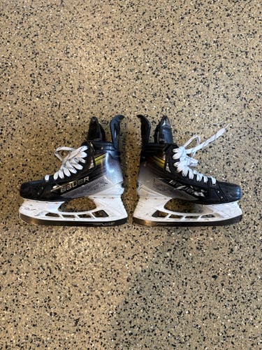 Bauer Vapor Hyperlite 2 Hockey Skates Pro Stock 7.75 (Used)
