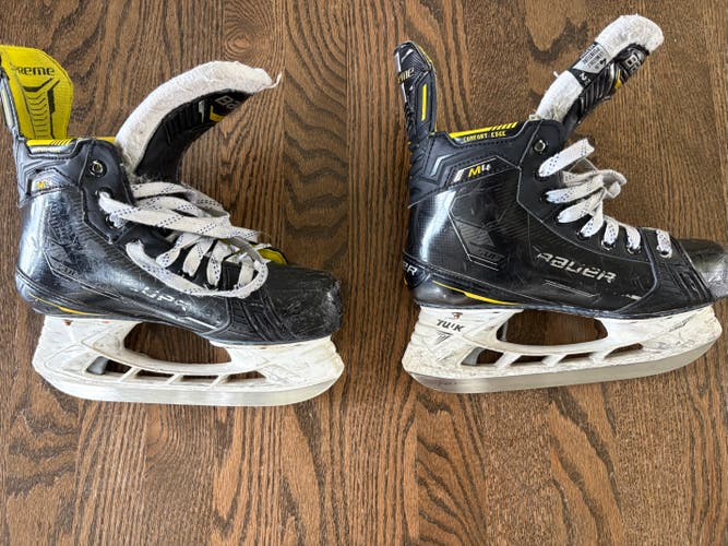 Black Bauer Supreme M4 Hockey Skates Regular Width Size 4.5 (Used)