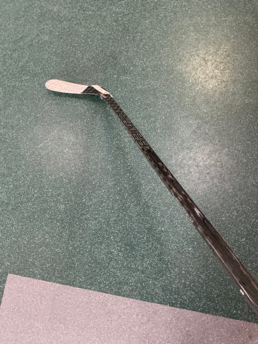 Senior Bauer Hockey Stick Left Hand P92 70 Flex Pro Stock (Used)