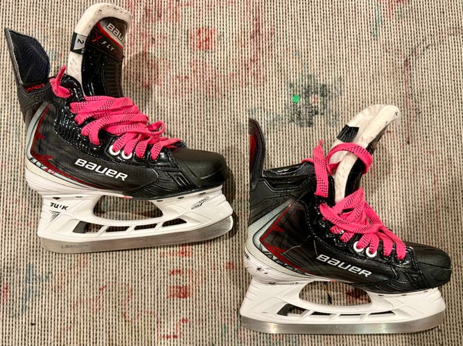Black 2026 Bauer Vapor Fly40 Hockey Skates Extra Wide Width Size 2 (Used)