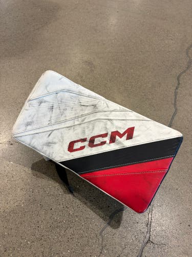 White Junior CCM EFlex 6.5 Goalie Gloves & Blockers Regular (Used)