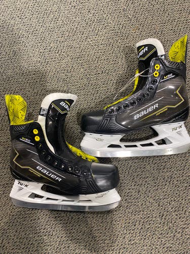 Senior Bauer Supreme M30 Hockey Skates Extra Wide Width 8.5 (Used)