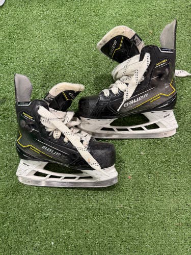 Bauer S24 Supreme Matrix Hockey Skates | Size 13Y