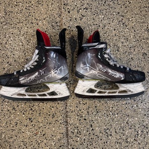 Bauer Vapor Hyperlite Hockey Skates 9 (Used)