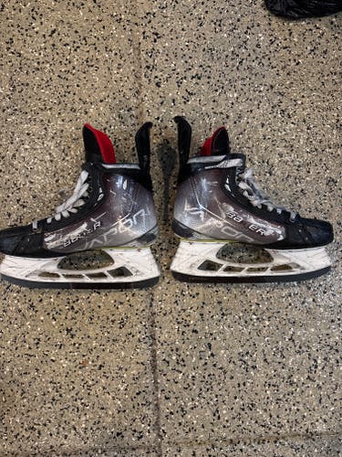 Bauer Vapor Hyperlite Hockey Skates 9 (Used)