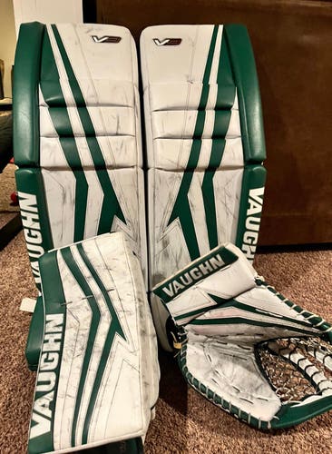 34" Vaughn V9 Pro Carbon Regular Goalie Full Set (Used)