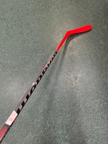 Junior Warrior Covert QRE 50 Hockey Stick Right Handed W28 50 Flex (Used)