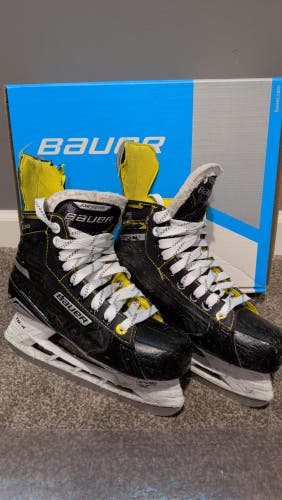 Black Bauer Supreme S35 Hockey Skates Regular Width Size 4.5 (Used)