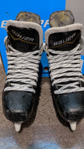 2024 Bauer Supreme M40 Hockey Skates 7.5 (Used)