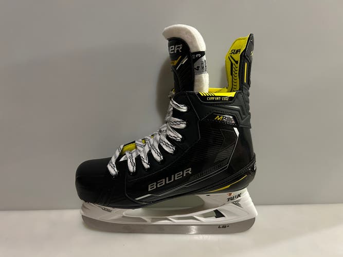 New Bauer Supreme M4 Hockey Skates - Intermediate Size 4 Fit 3