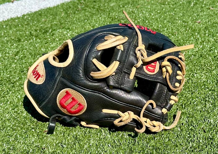 Wilson A1000 "Pedroia Fit" Baseball Glove 11.25" (Used). For Right Hand Throwers who play infield.