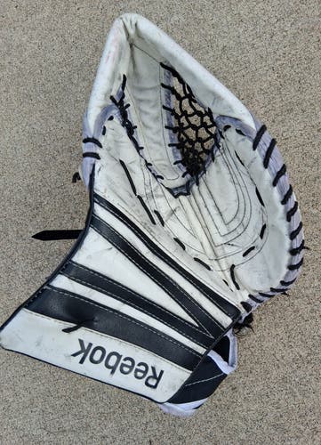Reebok 18K INT goalie catcher glove only Regular (Used)