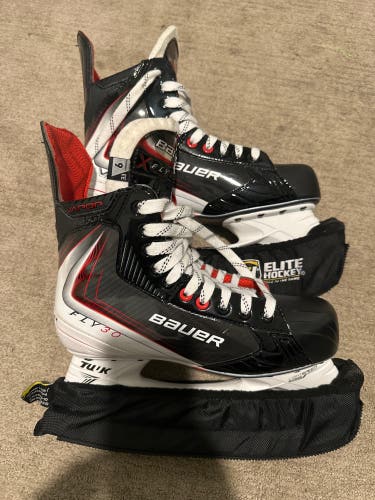 2025 Bauer Vapor Fly30 Hockey Skates Extra Wide Width 9 (Used)