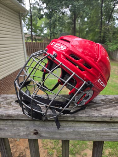 Medium CCM Tacks 910 Helmet (New)