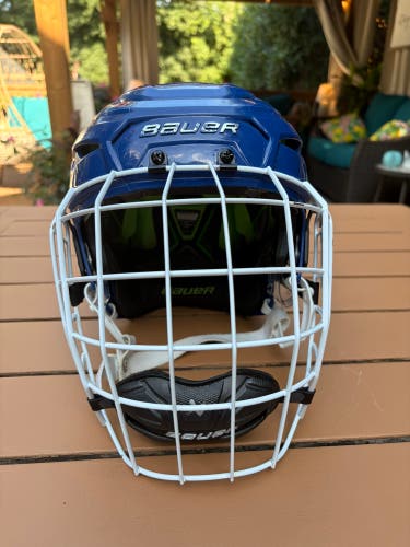 Bauer Hyperlite Helmet + Bauer Cage – Royal Blue/White – M/L – VERY LIGHT USE
