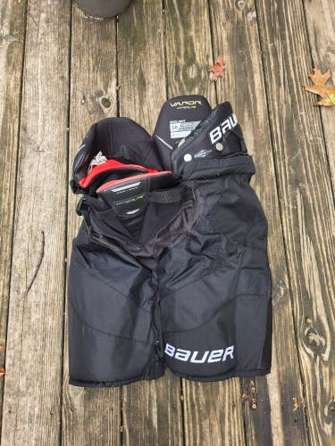Senior Medium Bauer Vapor Hyperlite Hockey Pants (Used)