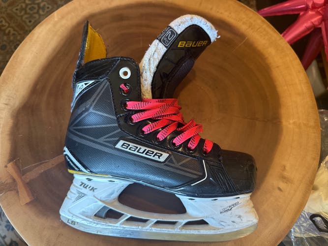 Bauer Supreme S170 Hockey Skates Regular Width Size 2.5 (Used)
