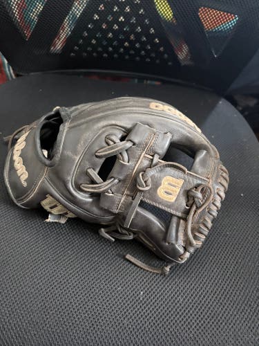 2025 Wilson A2000 RH Infield Baseball Glove 11.75" (Used)