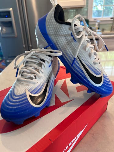 Unisex Size M 5.0 (W 6.0) Nike Low Top Molded Cleats (Used)