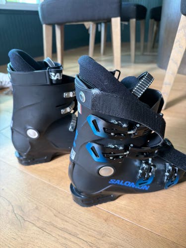 Mondo 24 & 24.5 Salomon Sport 4.0 Ski Boots (Used)