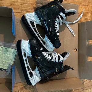 Black 2022 Bauer Supreme M5 Pro Hockey Skates Regular Width 9 (Used)