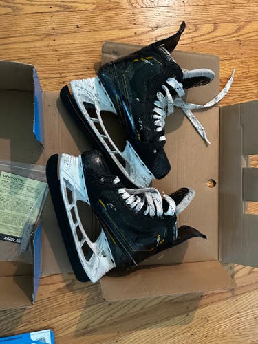 Black 2022 Bauer Supreme M5 Pro Hockey Skates Regular Width 9 (Used)