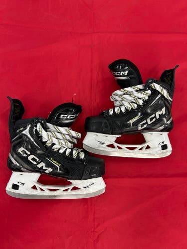 Intermediate CCM Tacks XF 80 Hockey Skates | Size 4.5