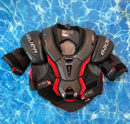 Medium Intermediate Bauer Vapor 3X Pro Shoulder Pads (Used)