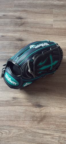Wilson A2000 RH Pitcher's Baseball Glove 12" (New)