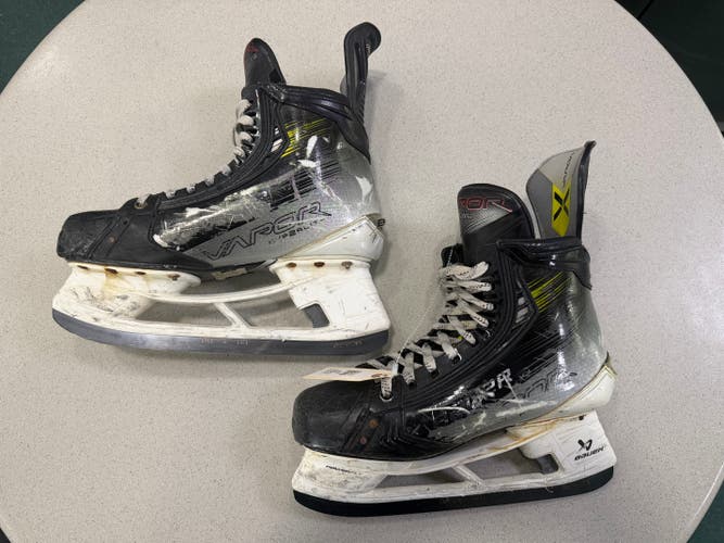 Senior Bauer Vapor Hyperlite 2 Hockey Skates Regular Width 10 (Used)