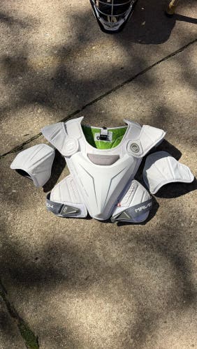 Medium Adult Maverik M5 Shoulder Pads