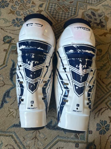 Junior CCM LTP 11 Shin Pads (Used)