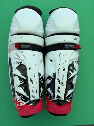 CCM JetSpeed FT485 Senior Shin Pads 14"