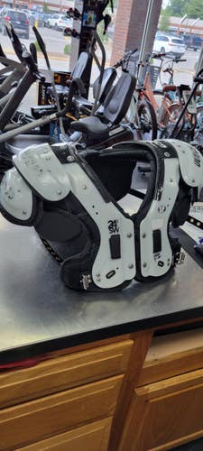 Used Douglas ADULT LARGE WITH BACKPAD FB Shoulder Pads None LG 11497-S000161306