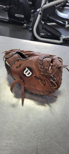Used Wilson A950 BB/SB Catchers RH Throw None 34" 11497-S000161301
