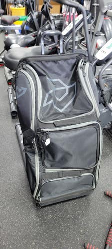 Demarini V2 WHEELED BAG BB/SB Player Wheeled Bag Black 11497-S000161295