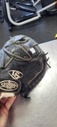Used Louisville Slugger DIVA BB/SB Catchers RH Throw Black 29 1/2" 11497-S000161260